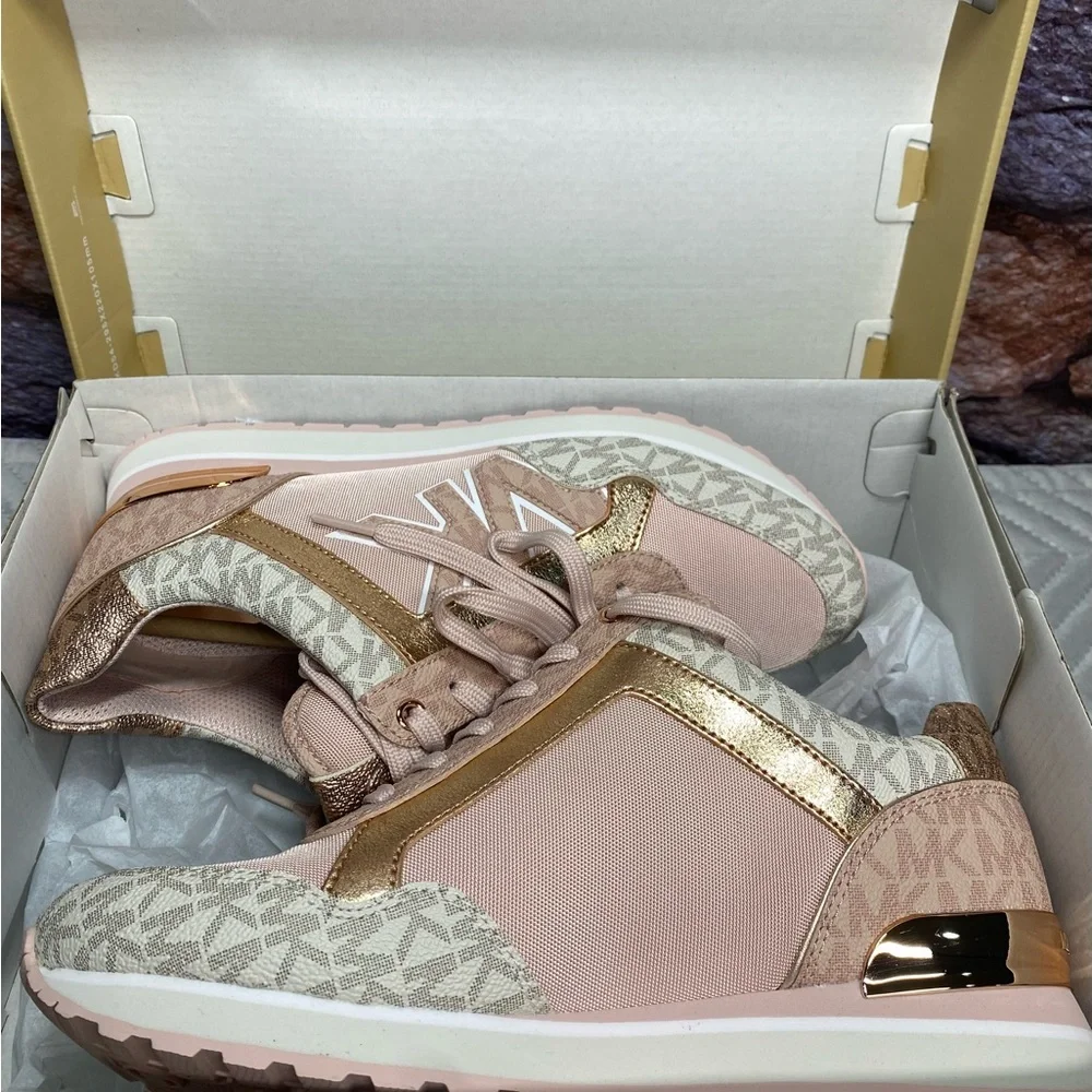 MICHAEL KORS MADDY TRAINER TECH CANVAS - Picture 7 of 9